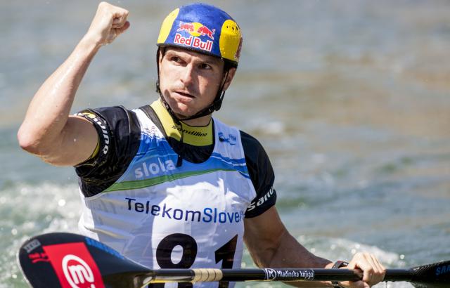 Naknadni pregled Kauzerju vzel naslov in medaljo