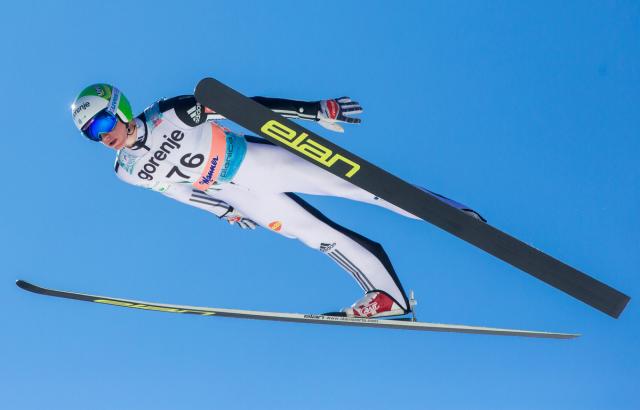 Do 240m in čez trikrat le Prevc in dva Norvežana