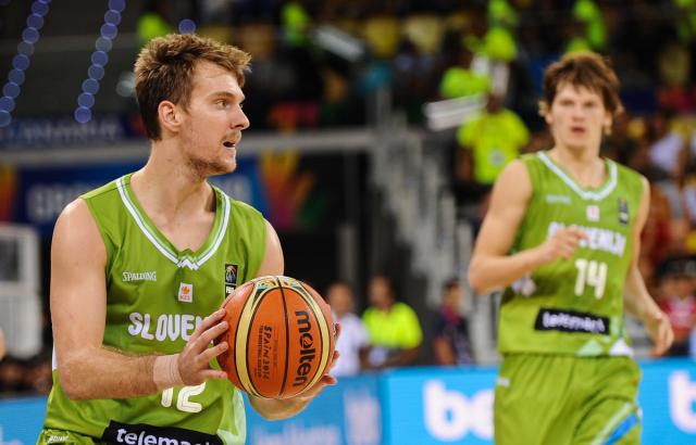 Phoenix položil milijon dolarjev in odkupil Zokija