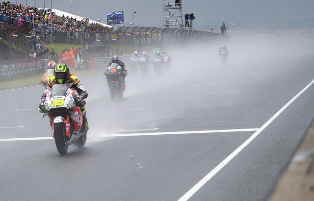 Crutchlow zmagovalec Brna, Marquez trdno vodi