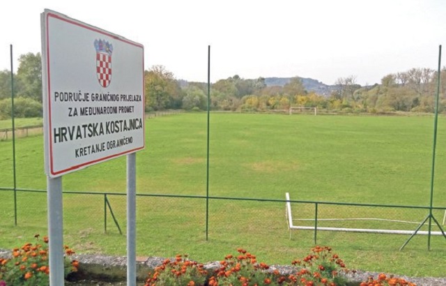 Meja med Hrvaško in BiH kar čez nogometno igrišče