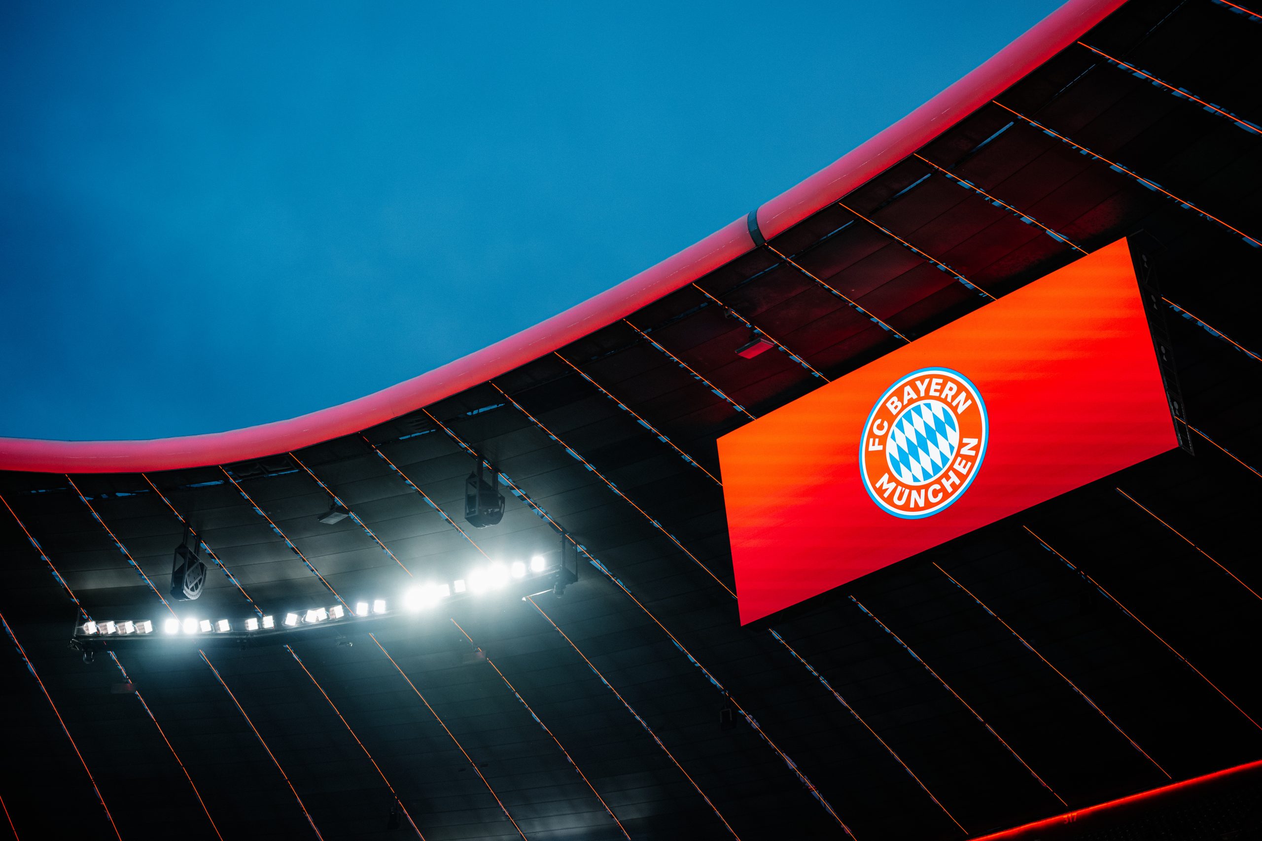 Stehen die Bayern nach zehn Jahren ohne Meistertitel, dafür aber mit einer durchschlagenden Verstärkung da?  – Sportfernsehen